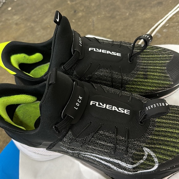 Nike - Picture 10 of 11